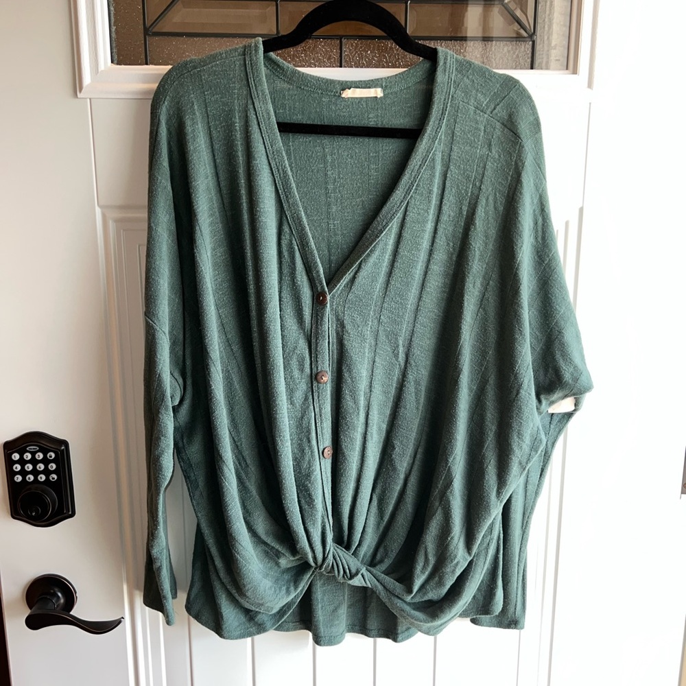 Hummingbird Green Button Up Front Knot Size Large